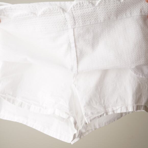 Lilly Pulitzer 100% Cotton Scallop Hem Skort Textured White Gold Button Preppy - Picture 4 of 9